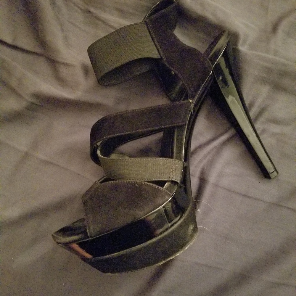 Shoes - Picture 2 of 3